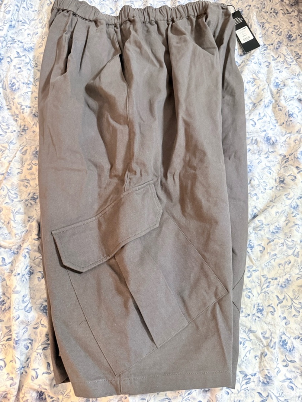 NWT Fashion Nova Women's Cargo Shorts in Army Grey - Picture 6 of 8